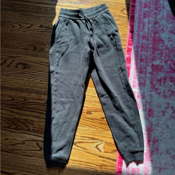 BLACK LULULEMON SCUBA JOGGERS/SWEATPANTS - Picture 1 of 4